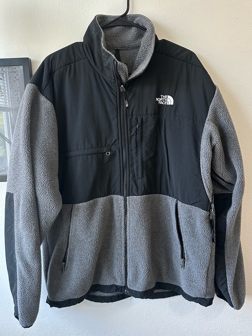 The North Face Men’s Denali Fleece Jacket / Grey and Black